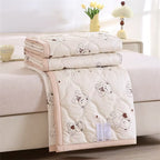 Quilted Blanket with Graphic Print