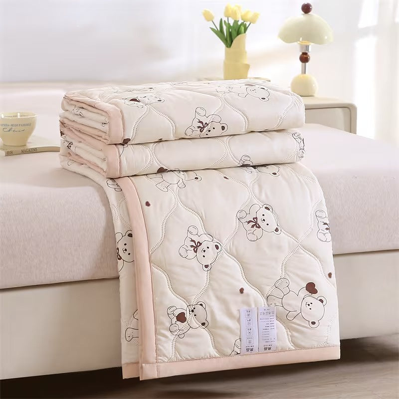 Quilted Blanket with Graphic Print