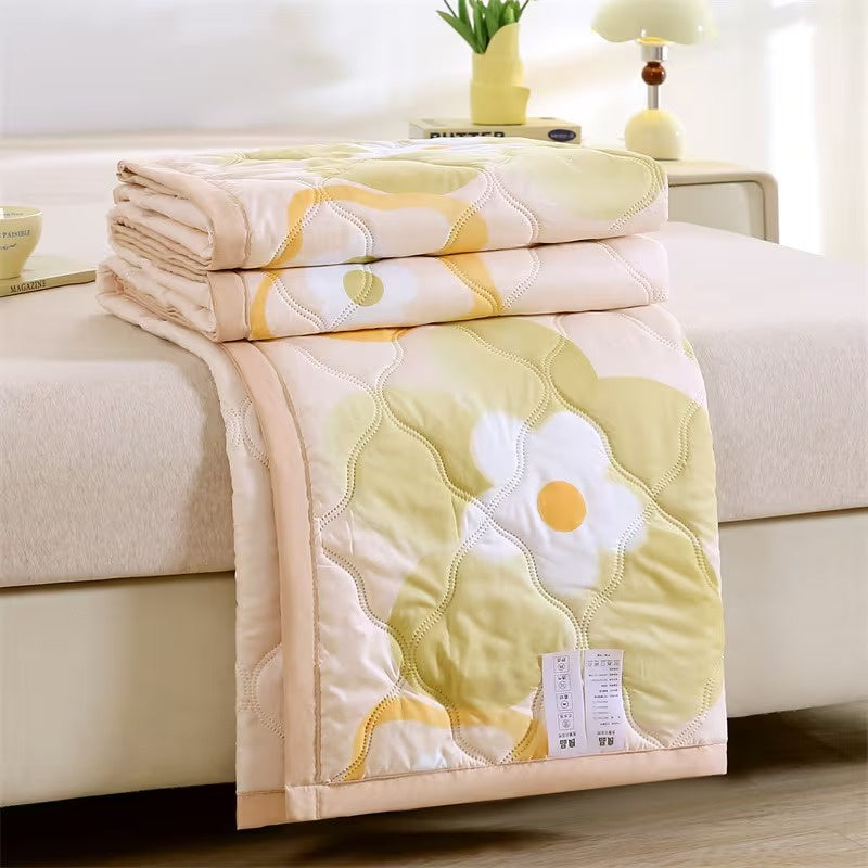 Quilted Blanket with Graphic Print