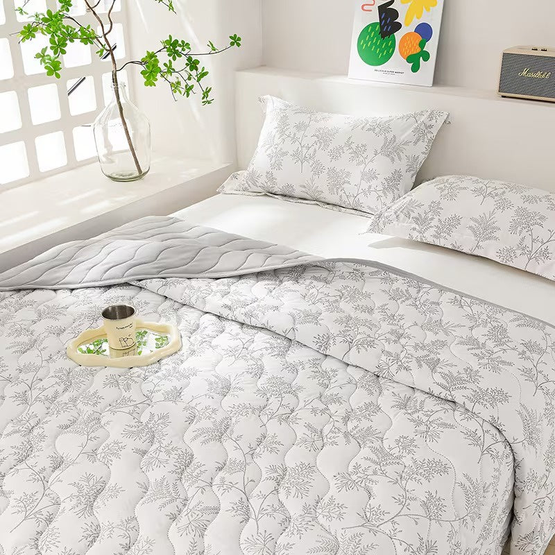 Reversible Quilted Blanket with Graphic Print