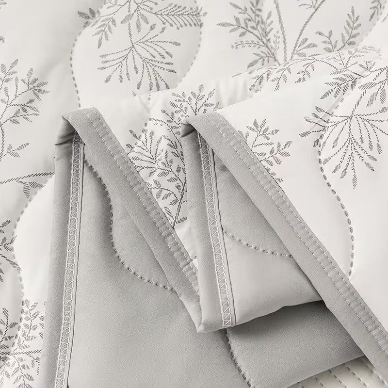 Reversible Quilted Blanket with Graphic Print